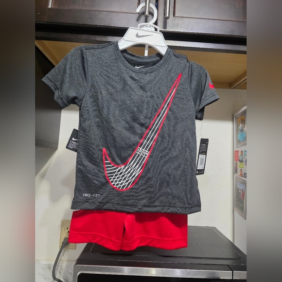 Nike Kids Gray and Red Dri-FIT T-Shirt 4T - Picture 2 of 8